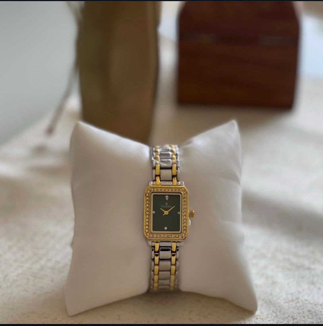 clasico woman watch